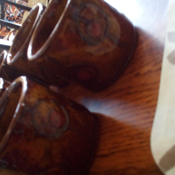 Tan Flowered Teapot with 5 cups - Picture 7 of 9